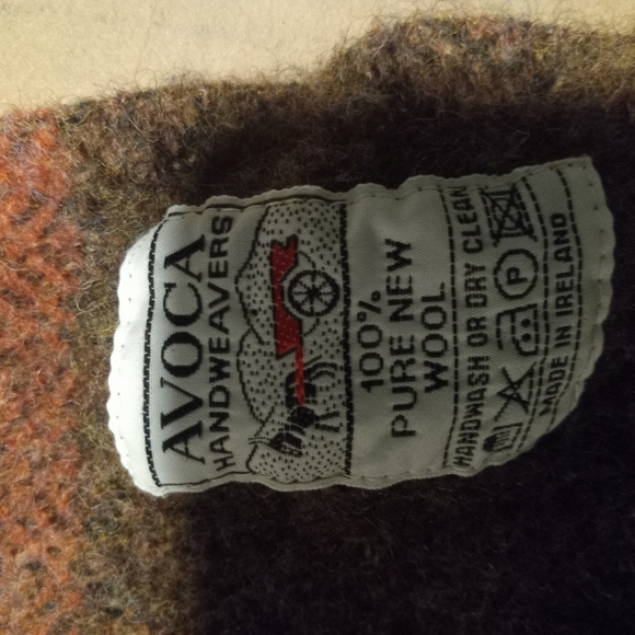 Vintage ACOVA HANDWEAVERS Wool Shawl, Wrap 30"x44". IRELAND Made - Picture 2 of 2